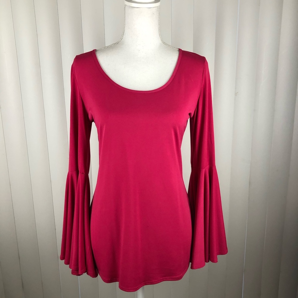VAMP FITTED TOP BUTTERFLY SLEEVE SCOOP NECK SZ MED